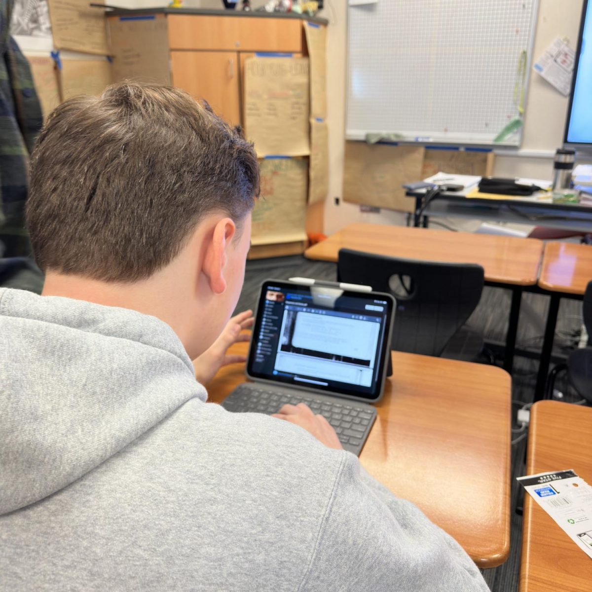 Senior Will Daily uses his iPad to plan and organize at the end of class.