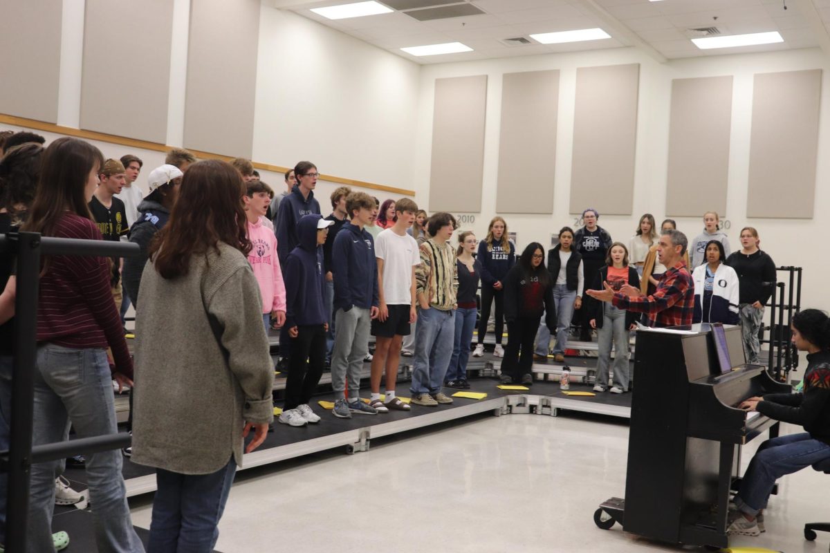 Schwartz works with the upperclassmen choir, Symphonic Choir, in preparation for their October 30th concert.