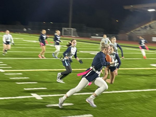 Rogers' offense making first down, while the Bears race for the tackle. 