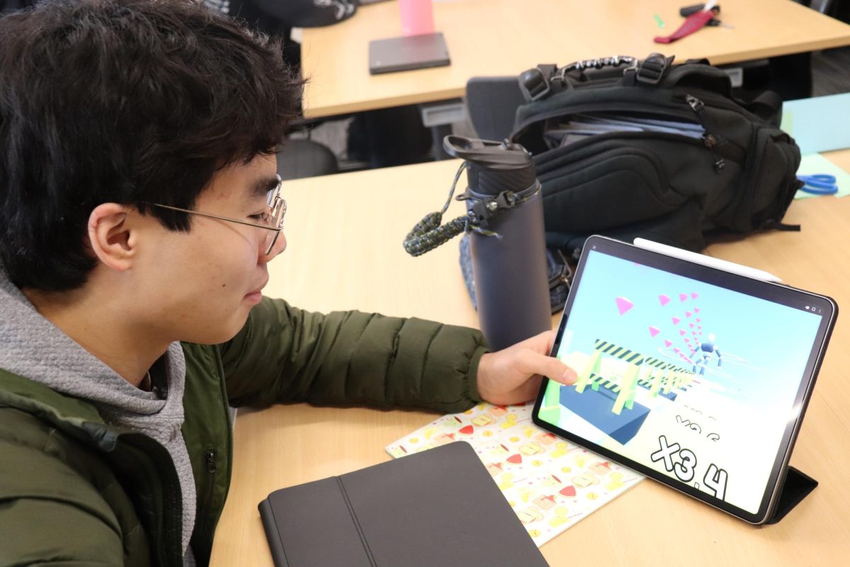 Senior Jonah Song enjoys some YouTube games during class. Nonetheless, he is a good sports editor. Photo by Miles Yost.