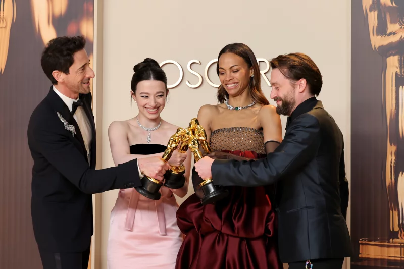 The Oscar winners propose a toast for an awards season well done. Photo courtesy of Maya Dehlin Spach of Getty Images